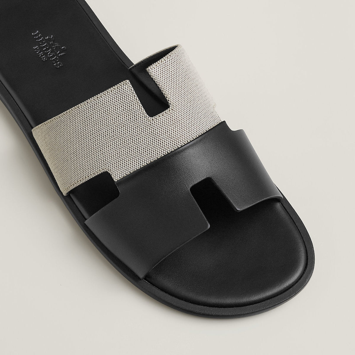 Hermès Izmir sandal 'Prunoir / Noir'