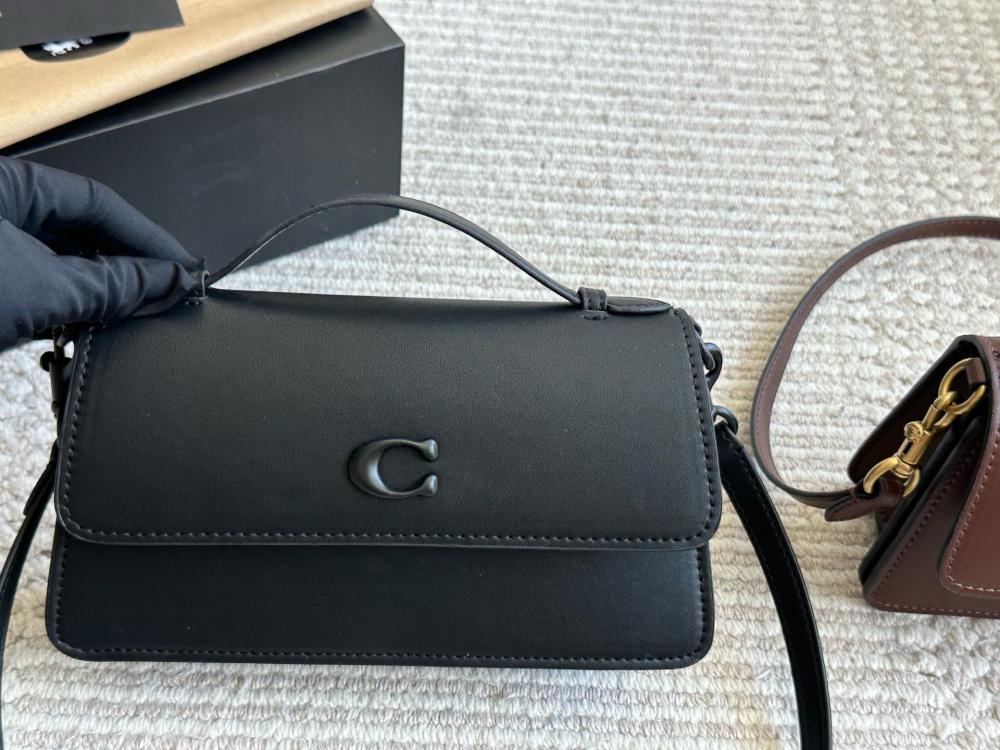 Original Outlet Coach Black Women Shoulder bag