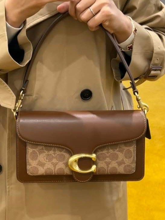 Original Outlet Coach Signature Leather Crossbody Bag – Medium