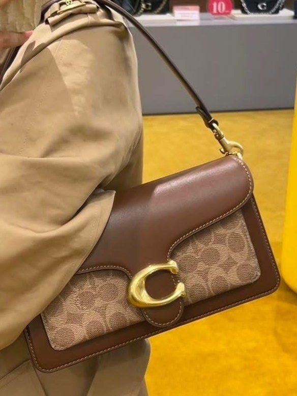 Original Outlet Coach Signature Leather Crossbody Bag – Medium